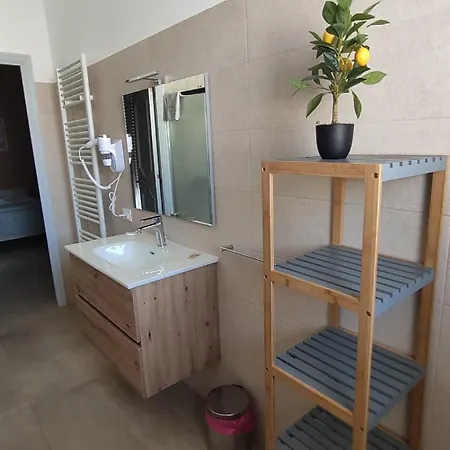 Li Manca Bed & Breakfast Surbo